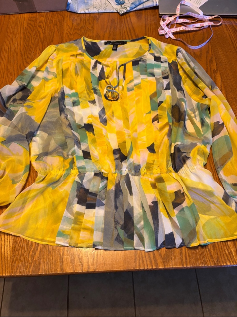 White House black Market top